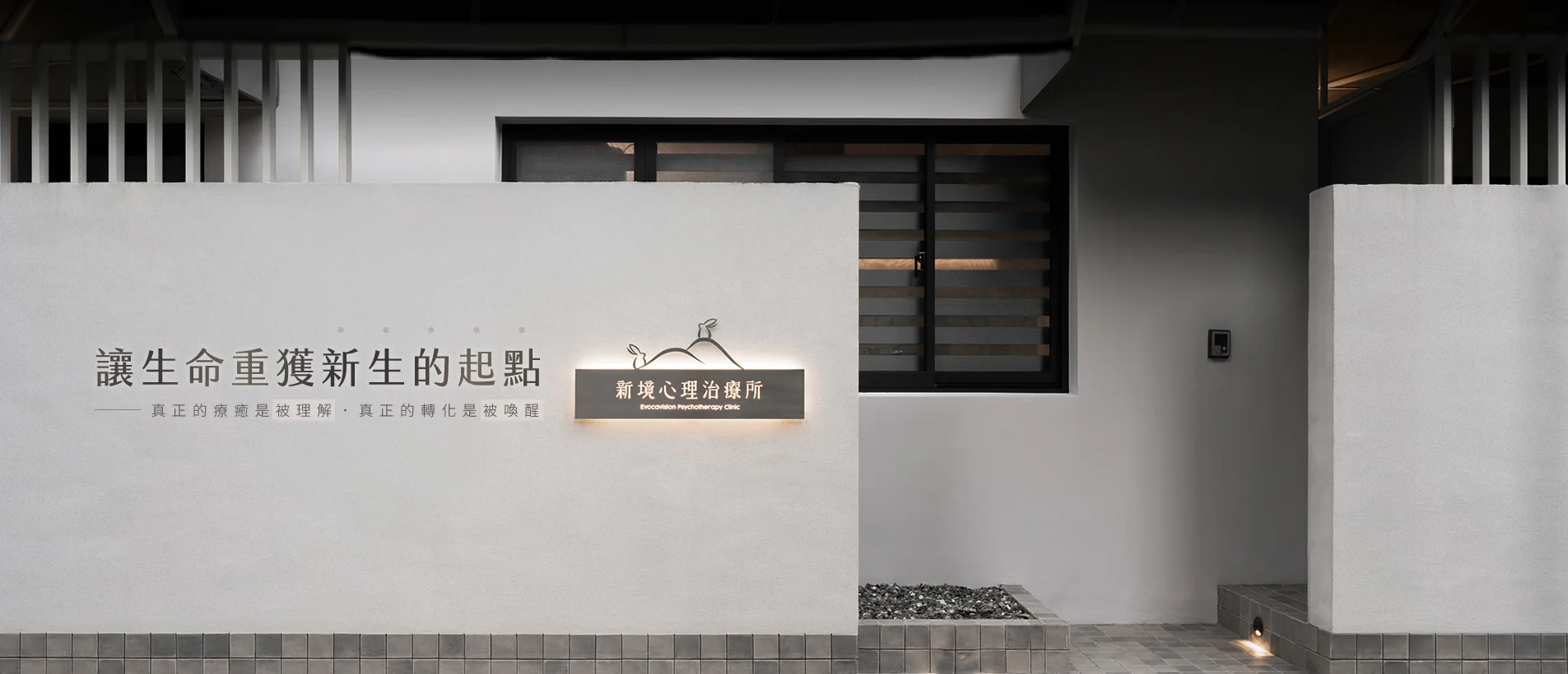 1905X820.webp